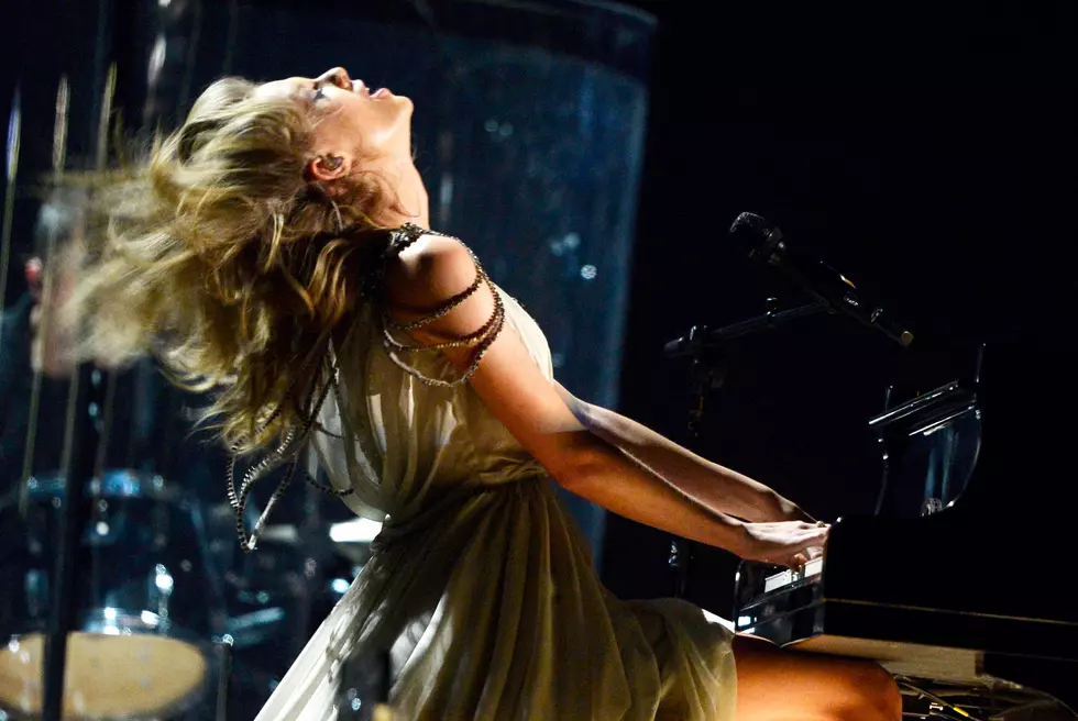 Taylor Swift’s Headbanging at the 2014 Grammys Put to Actual Metal Music [Video]