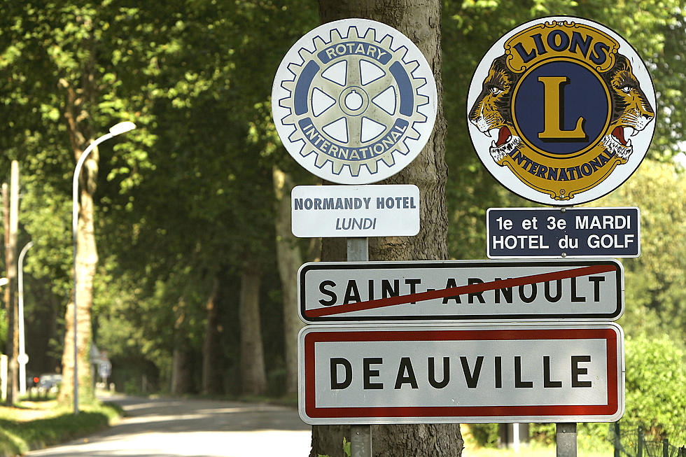 Are Louisiana Road Signs Going French?