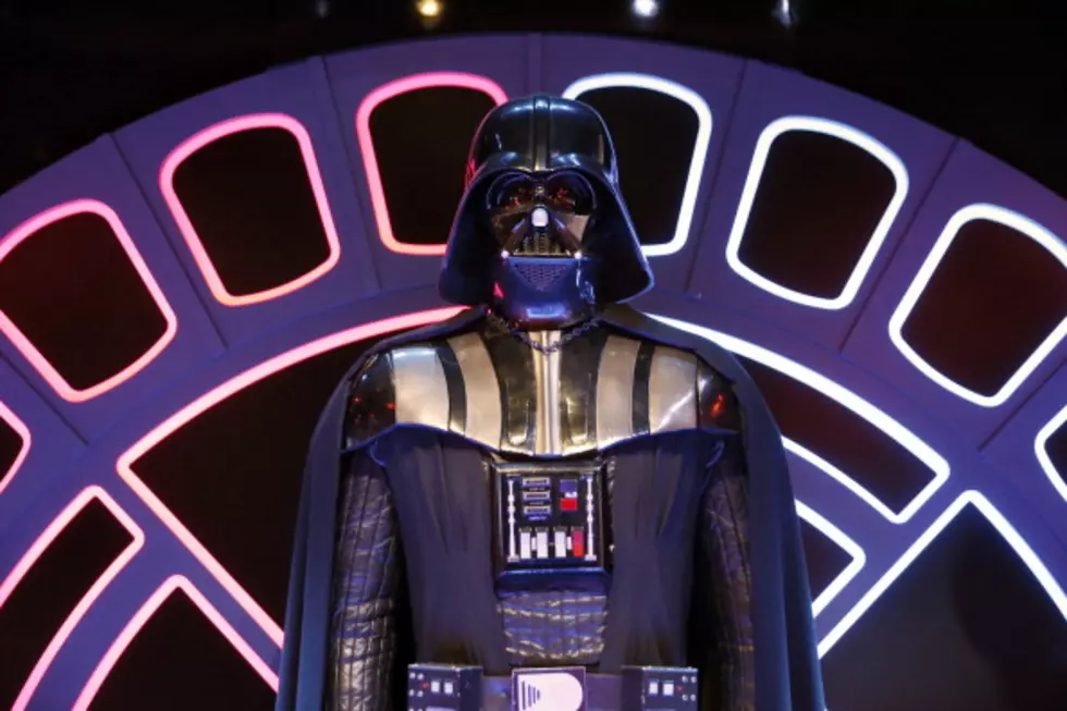 Star Wars Themed Christmas Light Show is Excessively Awesome! [VIDEO]