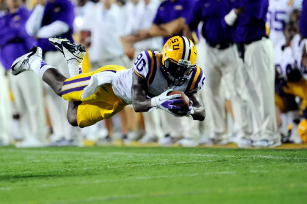 LSU Tigers Mean And Green In Dominant Victory Over North Texas