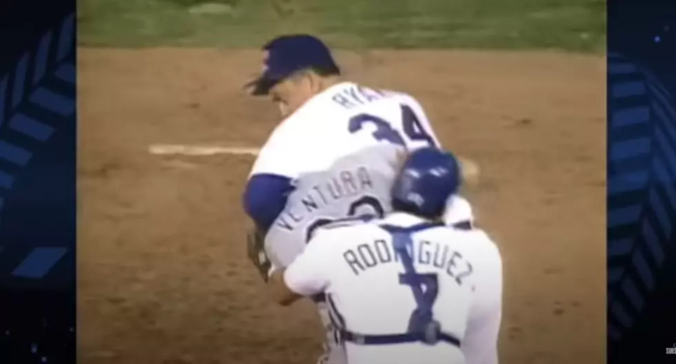 Nolan Ryan chats with Robin Ventura for first time since punching