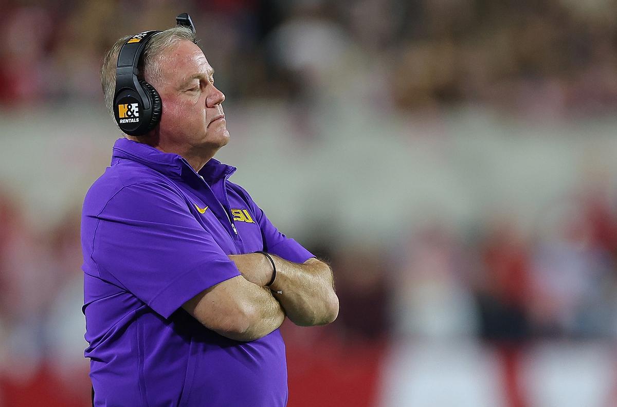 Crazy fans are upset because Brian Kelly Lane mocks Kiffin’s Coke