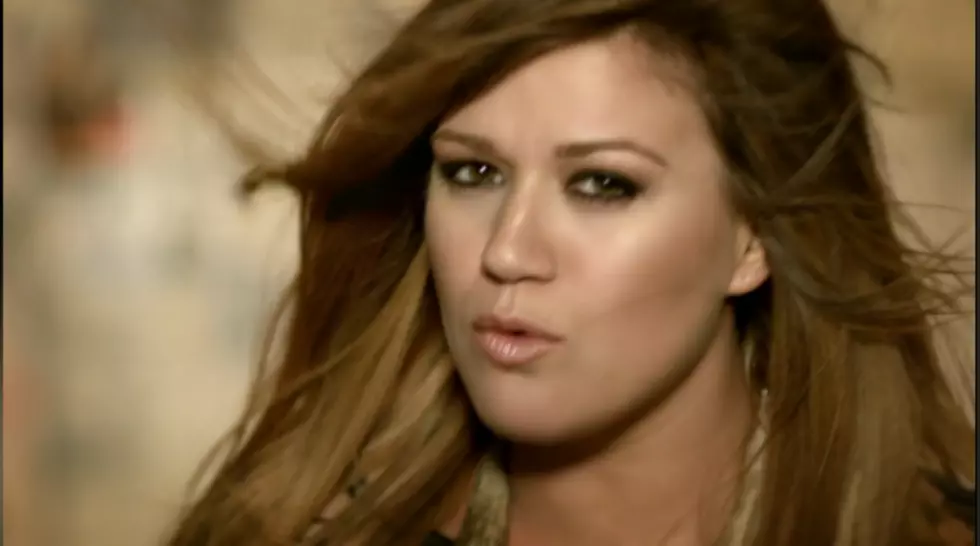 Sneak Peek At Video For Kelly Clarkson&#8217;s &#8216;Mr. Know It All&#8217; [VIDEO]