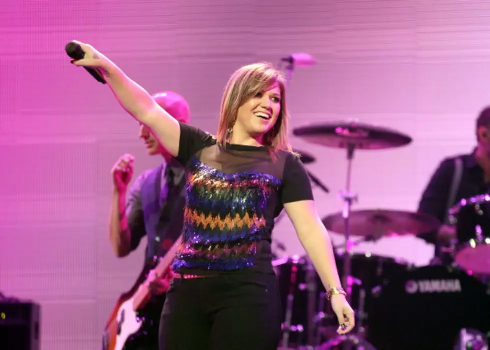 Kelly Clarkson Performing At VH1 Divas