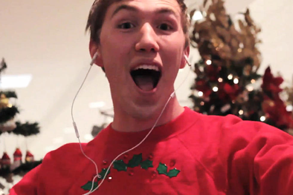 ‘Dancing With an iPod in Public’ Guy Performs ‘All I Want for Christmas Is You’
