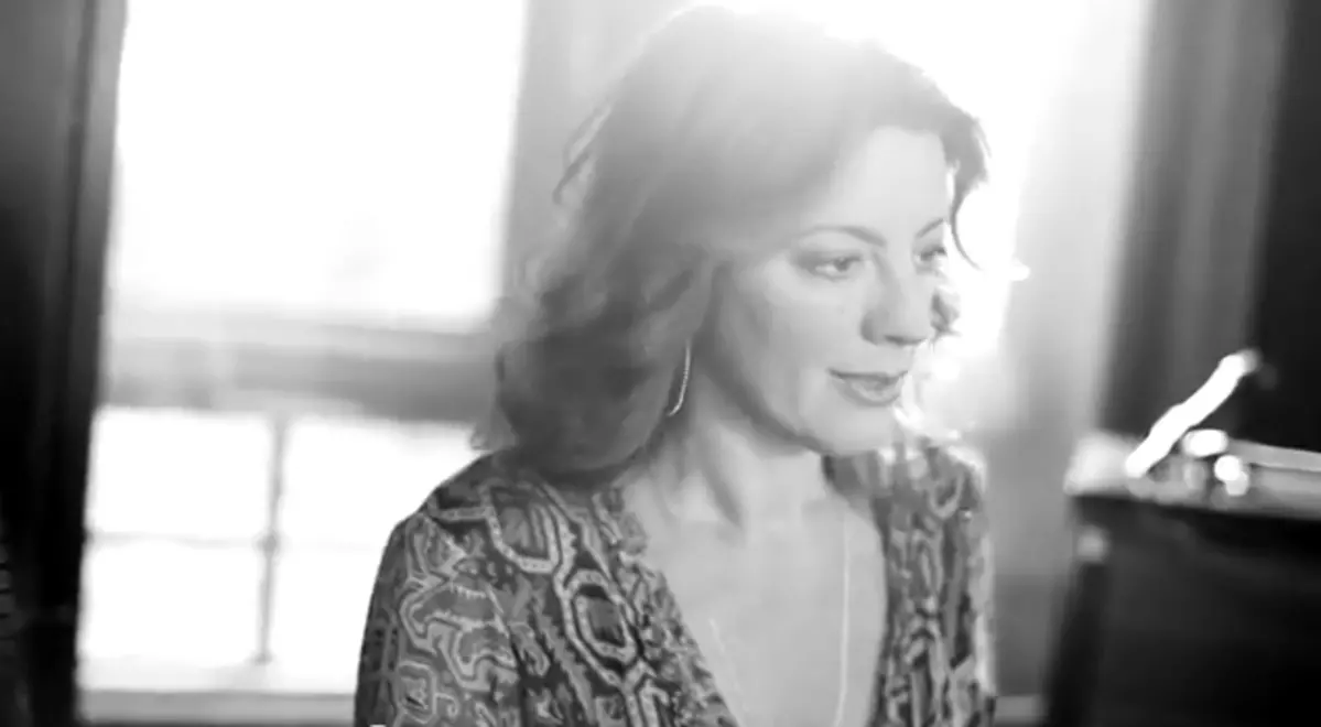 Download Sarah McLachlan's New Christmas Music VIDEO