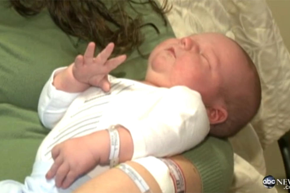 Iowa Mom, LeTourneau Grad, Gives Birth to 14-Pound Baby [VIDEO]