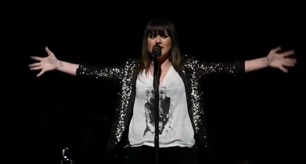 Kelly Clarkson Covers Cee Lo Green [VIDEO]