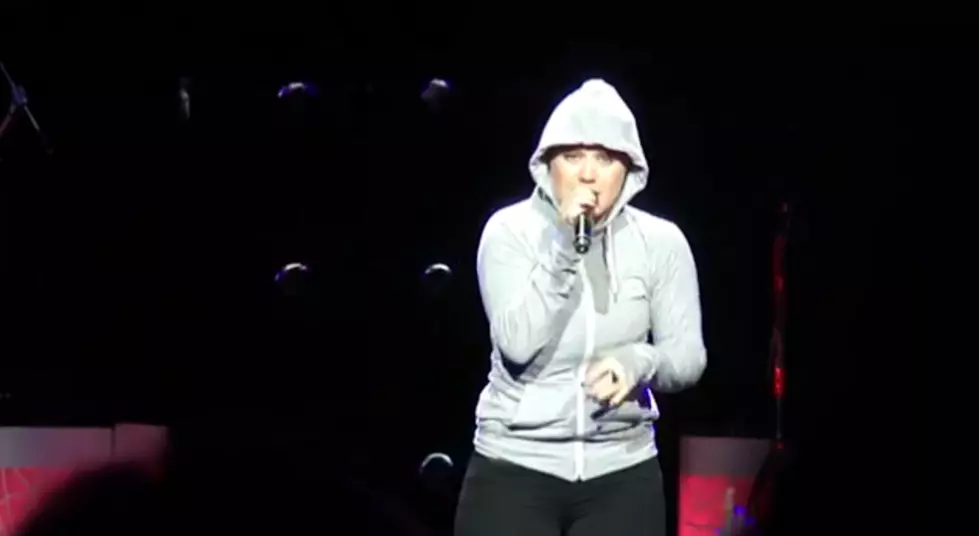 Kelly Clarkson Covers Eminem&#8217;s &#8216;Lose Yourself&#8217; [VIDEO/POLL]