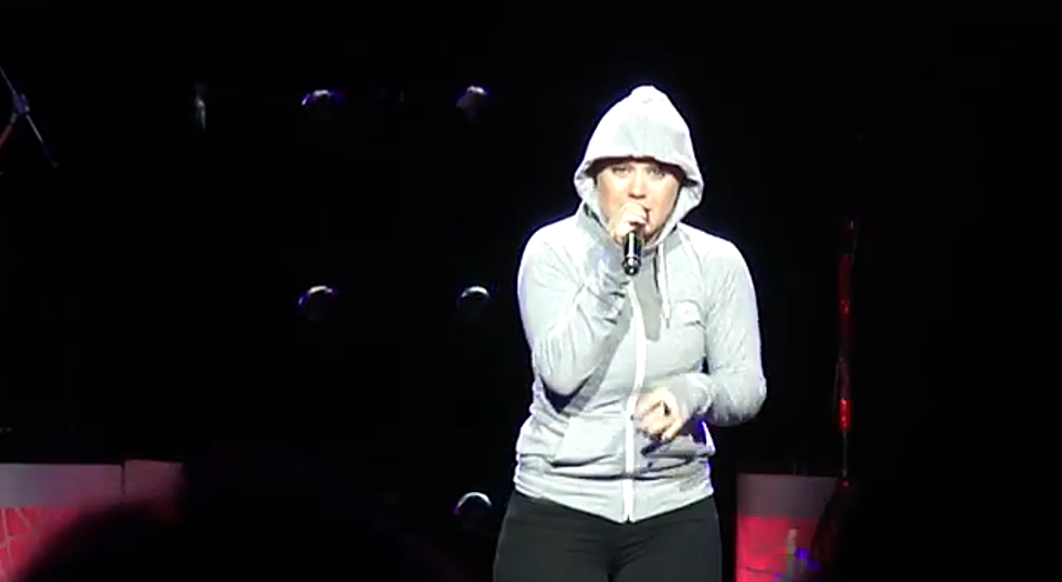 Kelly Clarkson Covers Eminem’s ‘Lose Yourself’ [VIDEO/POLL]