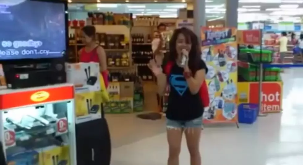 Girl Amazes With Cover of &#8216;I Will Always Love You&#8217; in Department Store [VIDEO]
