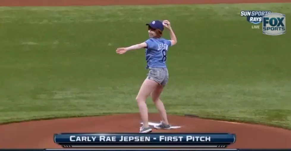 Carly Rae Jepsen&#8217;s Awful First Pitch [VIDEO]