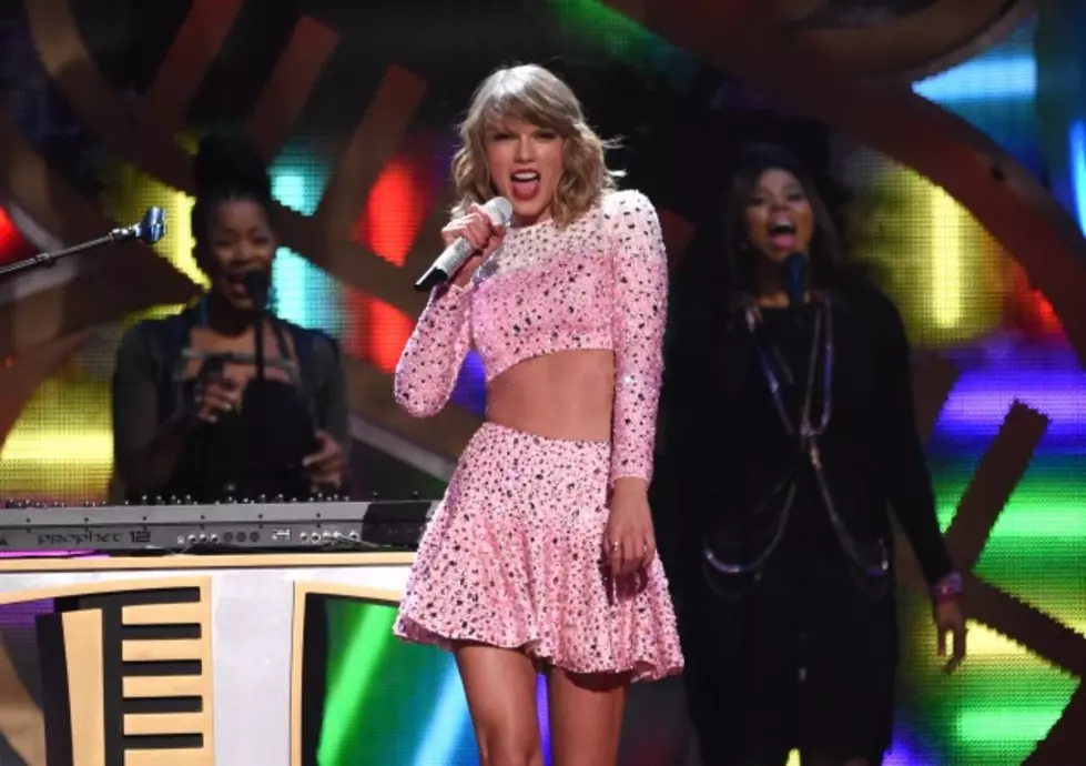 Taylor Swift&#8217;s Second Single from &#8216;1989&#8217; is &#8216;Out of the Woods&#8217; [VIDEO]