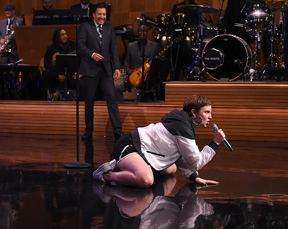 Lena Dunham Lip-Syncs ‘Fat Bottomed Girls’ on ‘Jimmy Fallon’