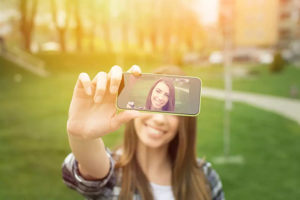 Now You Can Take a Selfie with a Selfie Statue in Texas