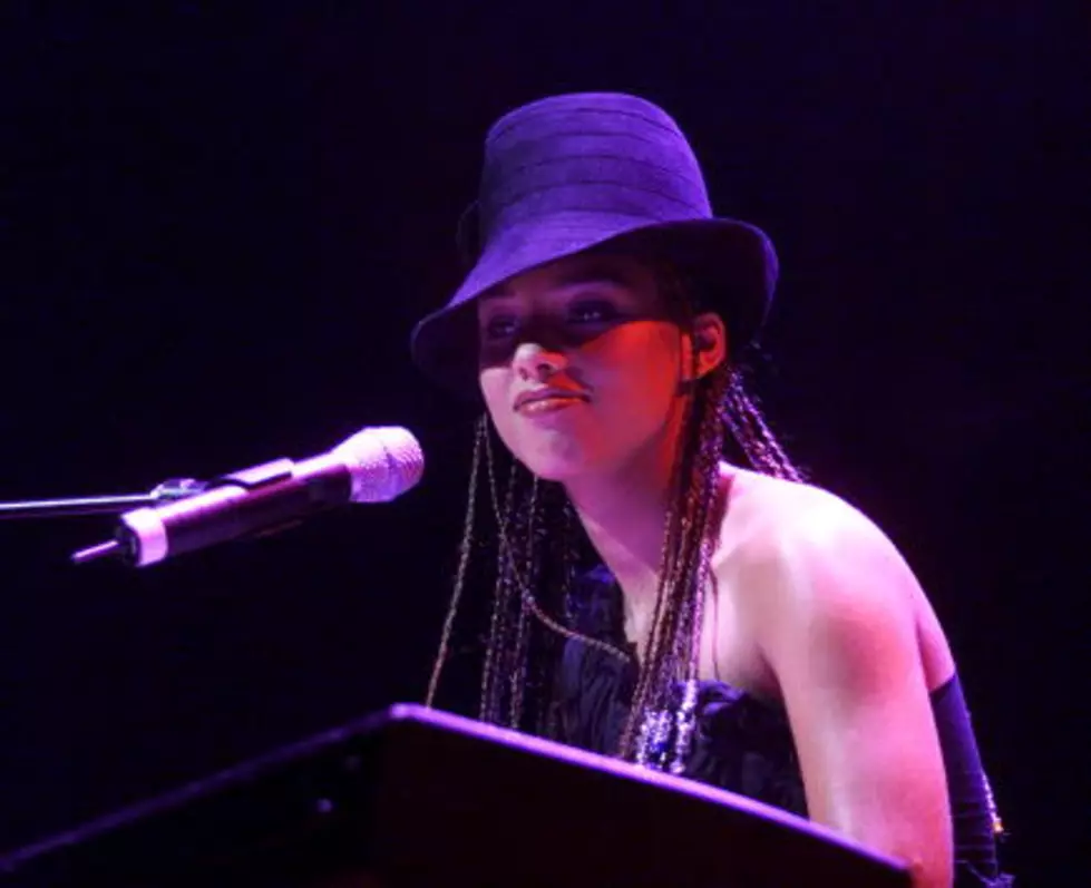 Alicia Keys Releases 14 Year Old Song &#8220;Typewriter&#8221;