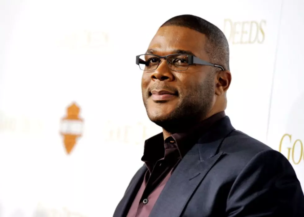 Tyler Perry Spreading Christmas Cheer At Walmart