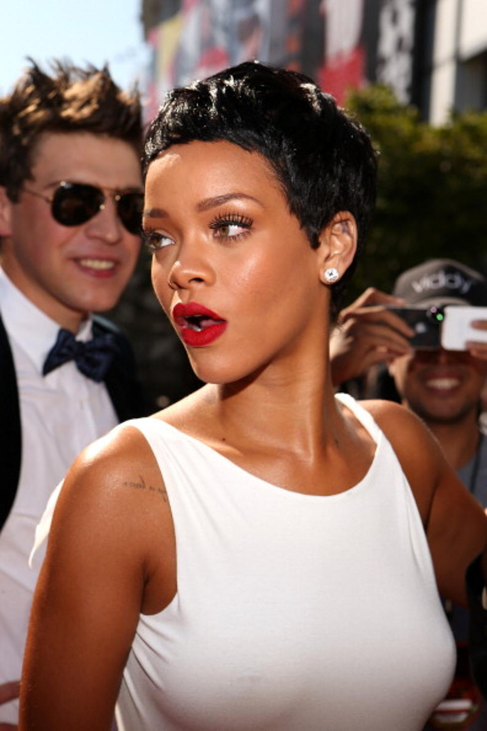 Rihanna Slams Piers Morgan For His &#8220;Hair&#8221; Comment