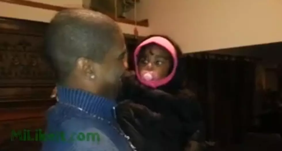 Baby Meets Her Father’s Identical Twin For the First Time [VIDEO]