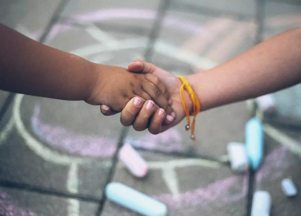 Kindergarten Teacher Have Students Give Handshakes Before Class