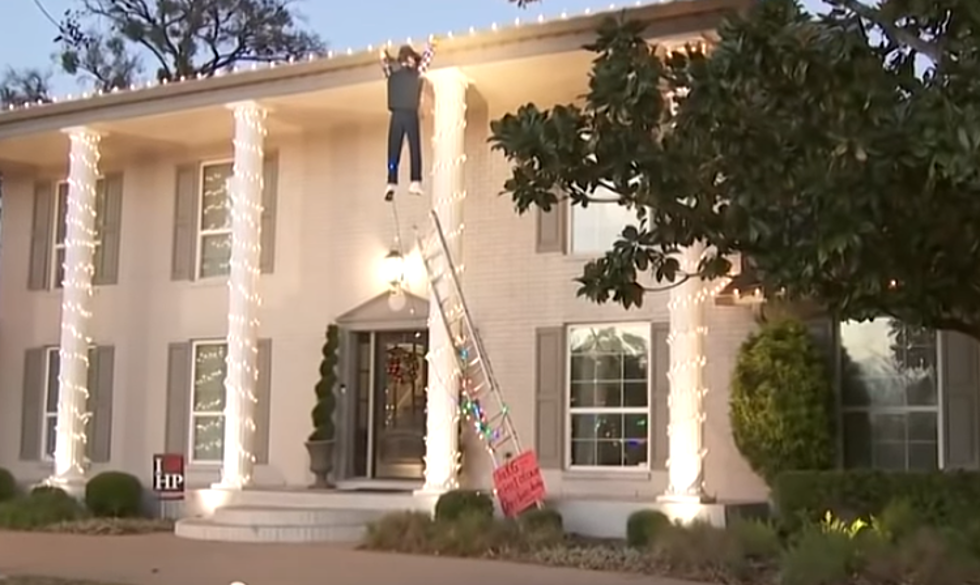 Austin Family’s Christmas Decoration Caused Quite A Scare For A Passerby