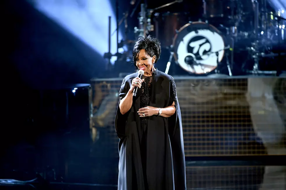 Gladys Knight Singing The National Anthem At Super Bowl Bowl Sparks Controversy