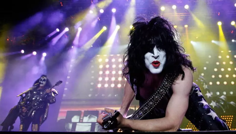 Paul Stanley Performs on &#8216;Lopez Tonight&#8217; [VIDEO]