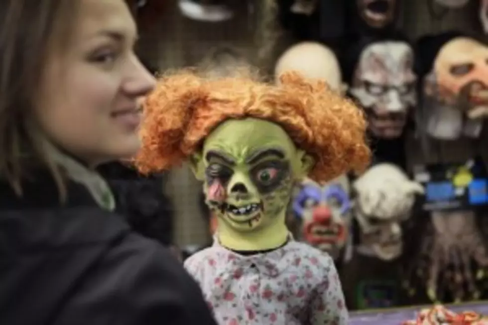 It&#8217;s Fun To Scare People On Halloween [VIDEO]