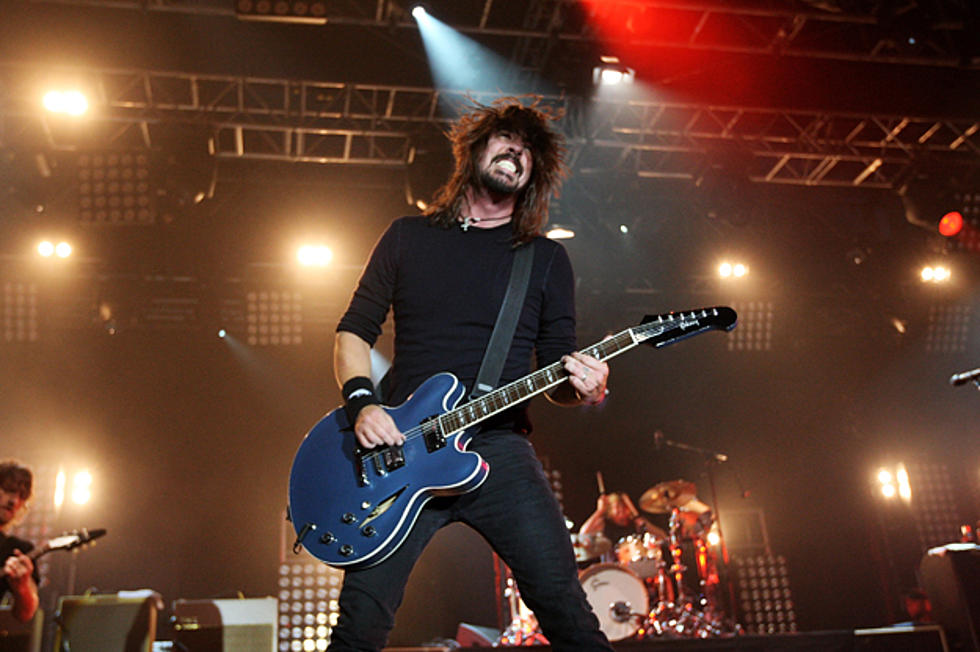 Foo Fighters Frontman Dave Grohl Thanks Fans for Banner Year
