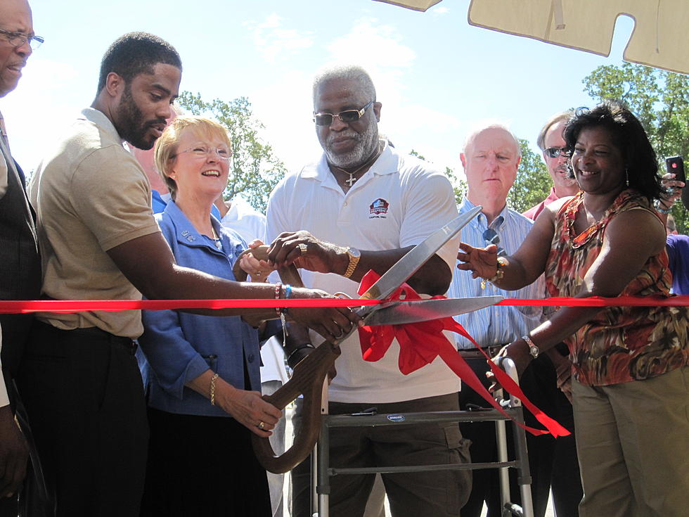 The ‘Tyler Rose’ Earl Campbell Opens Roadway Named in His Honor