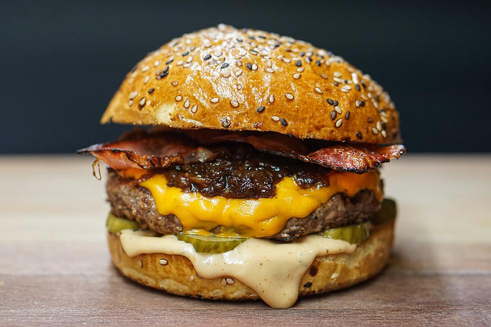 Amazing–The World’s First Hamburgers Were Invented in Athens, Texas?