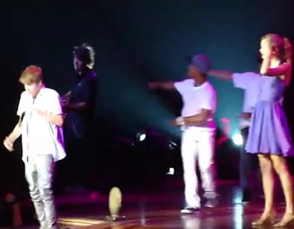 All Of Your Tween Dreams Come True, Justin Bieber Joined Taylor Swift Onstage For “Baby” [VIDEO]