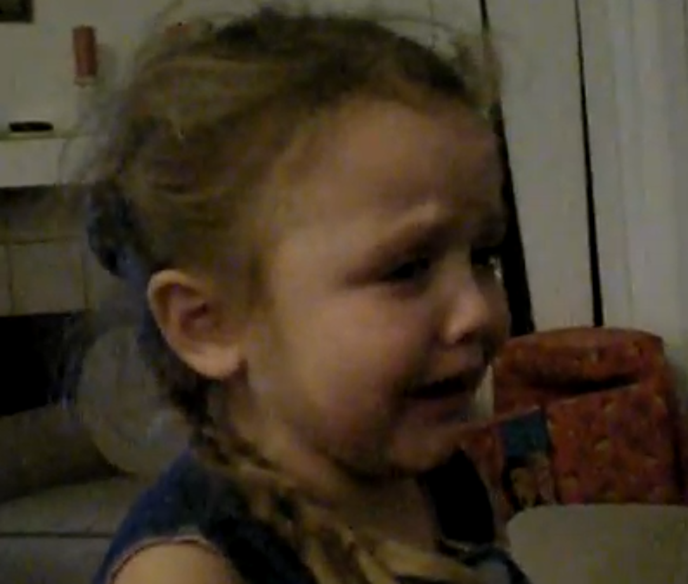 Parent Convinces Little Girl That Her Skin is Changing Color [VIDEO]