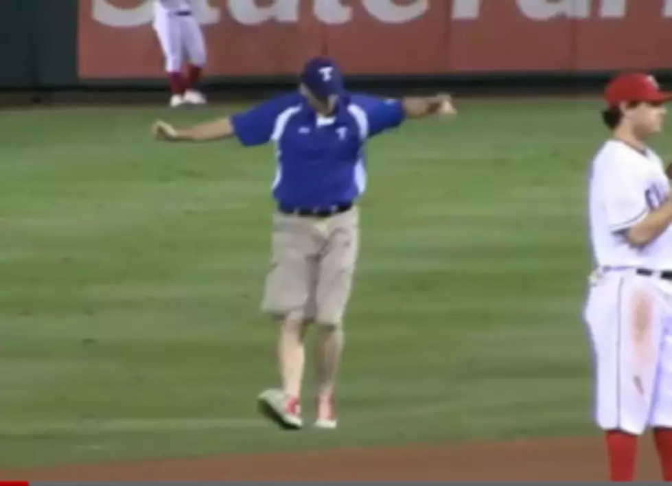 The Grounds Crew at the World Series Can Boogie [VIDEO]