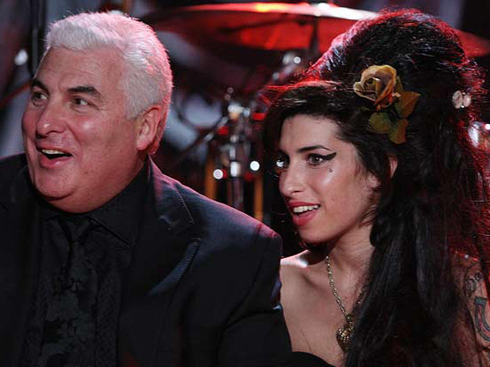 Amy Winehouse’s Dad Is Writing a Memoir