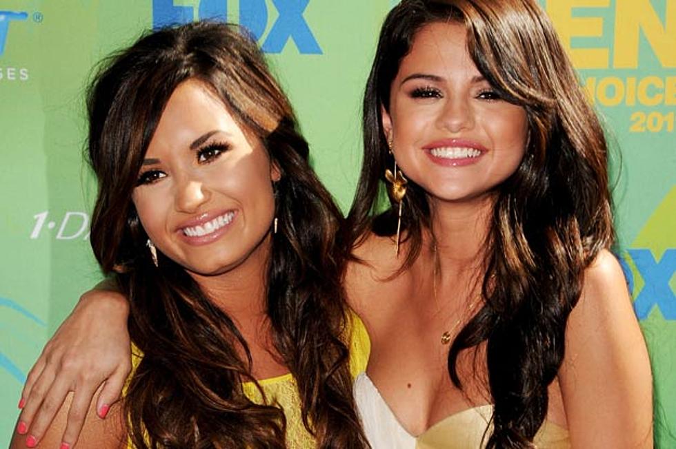 Watch Selena Gomez + Demi Lovato Perform on MTV’s New Year’s Eve Special