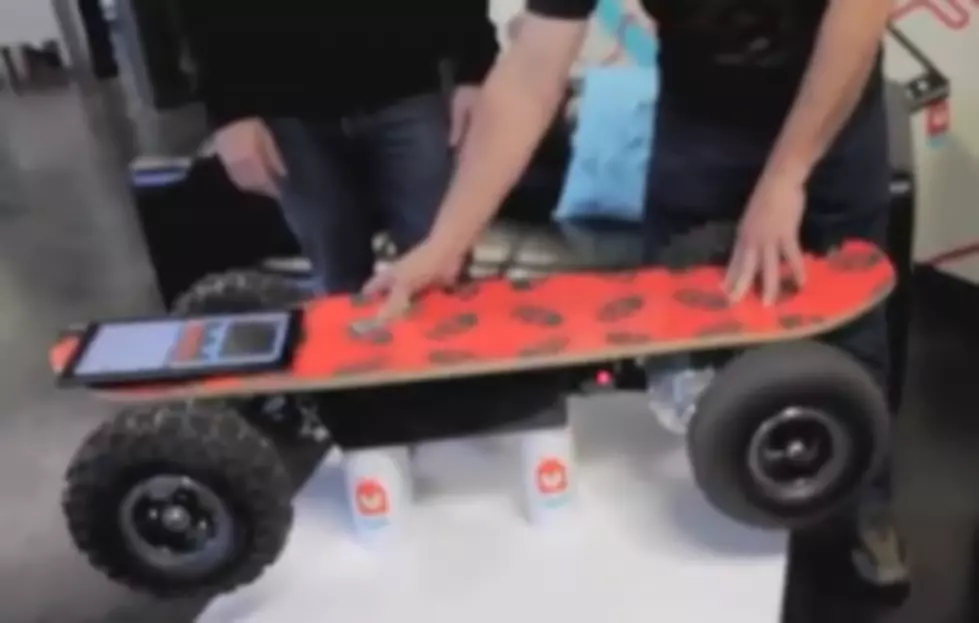 Two Geeks Develop a Skateboeard You Control With Your Mind [VIDEO]