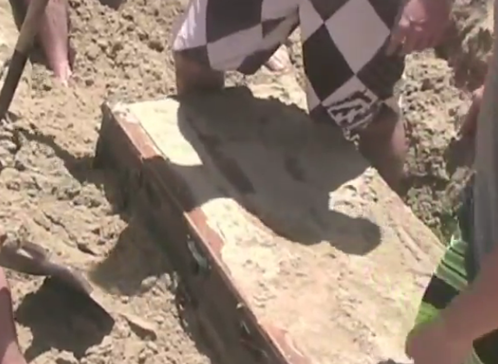 Buried Treasure Prank May be the Best Ever! [VIDEO] NSFW