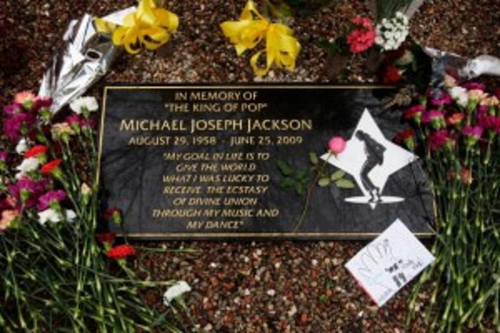 Fans Send 10k Roses to MJ&#8217;s Grave