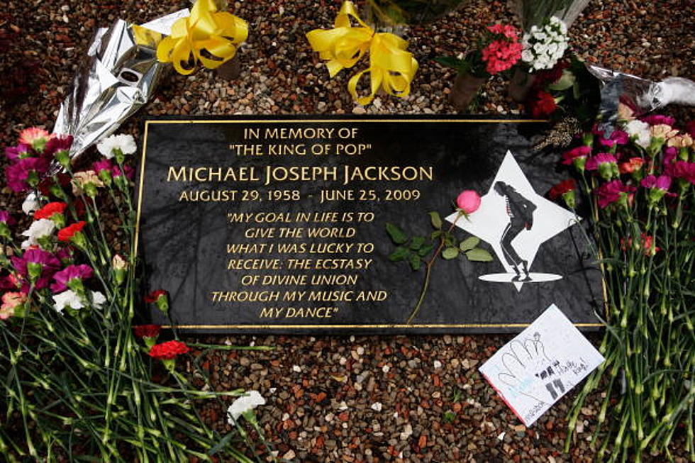 Fans Send 10k Roses to MJ’s Grave