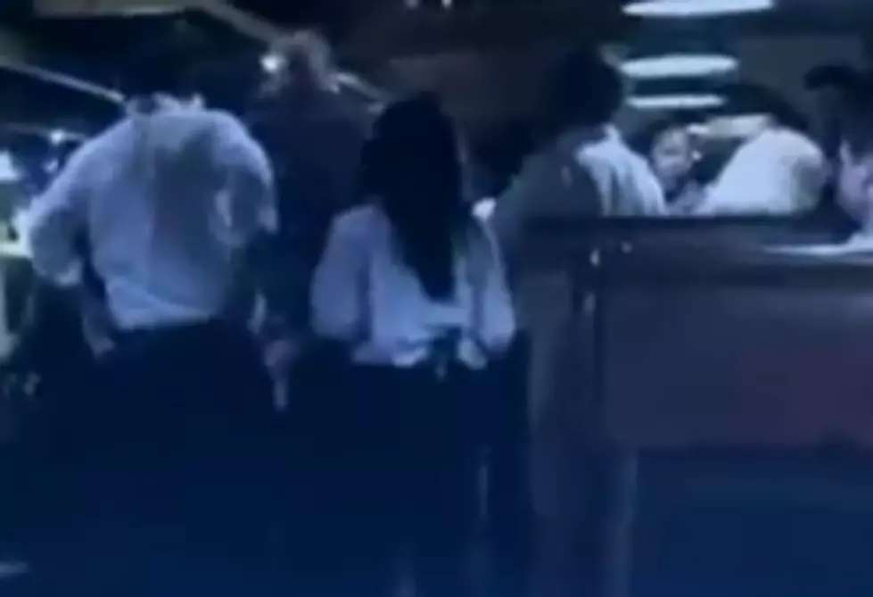 Red Lobster Waitress Gets Beat-Up For Being Too Good [VIDEO]