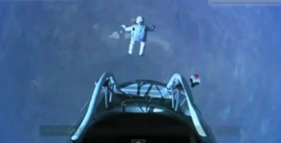 Felix Baumgartner&#8217;s World Record Breaking Sky Dive is Awesome! [VIDEO]