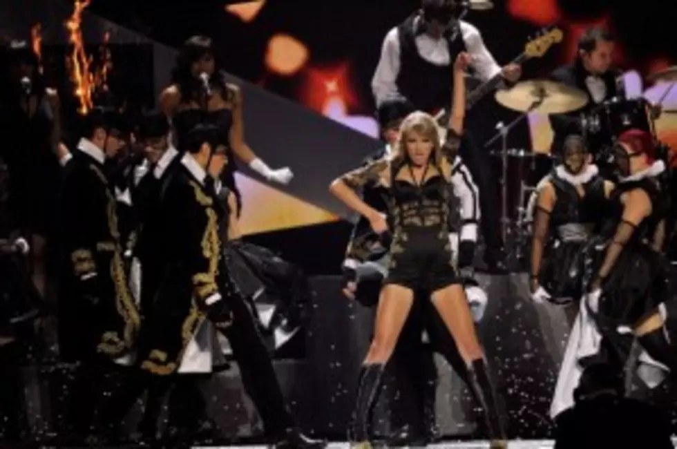 OOPS! A Bunch of Taylor Swift&#8217;s Fan Mail was Found Unopened in a Dumpster! [VIDEO]