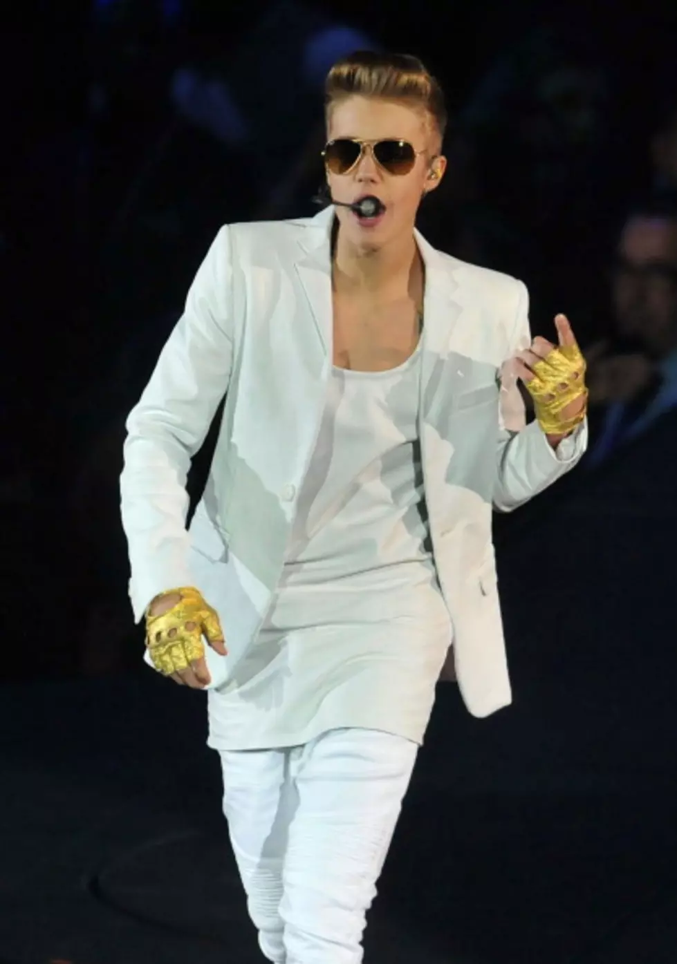 Justin Bieber Attacked on Stage in Dubai (Video)