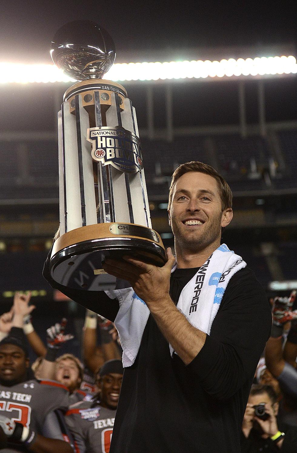 Coach Kliff Kingsbury is In Bed by 9pm and Kicks Off His Day at 4:30am!
