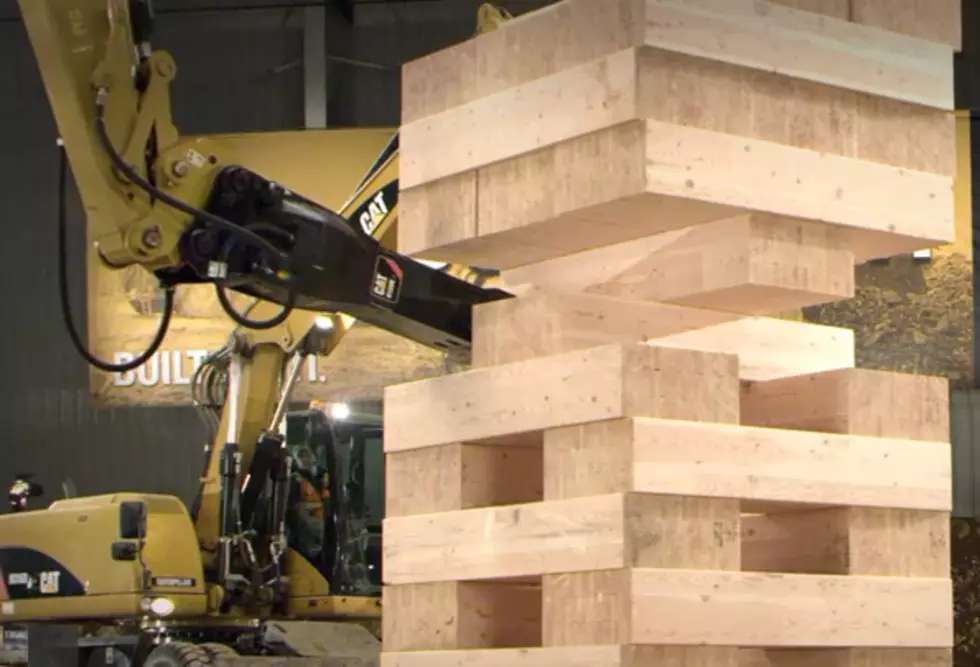 The Worlds Largest Game of Jenga Ever Played [VIDEO]