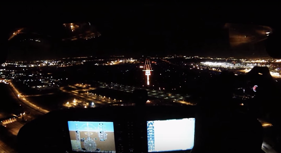 See What It’s Like Landing a Small Airplane at One of America’s Busiest Airports [VIDEO]