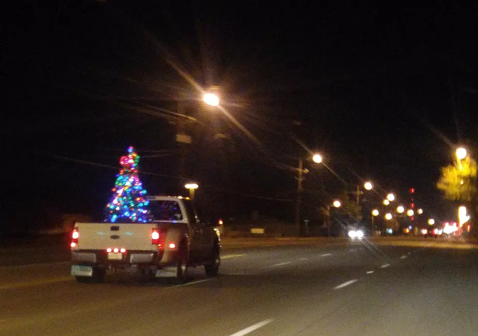 Lubbock Driver Spreads Christmas Cheer in the Most West Texas Way Possible