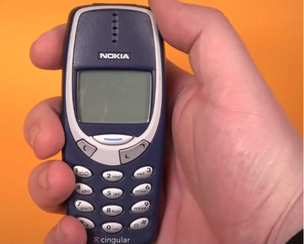 Boleo Uses a 17-Year-old Phone in Today’s Digital Age [VIDEO]