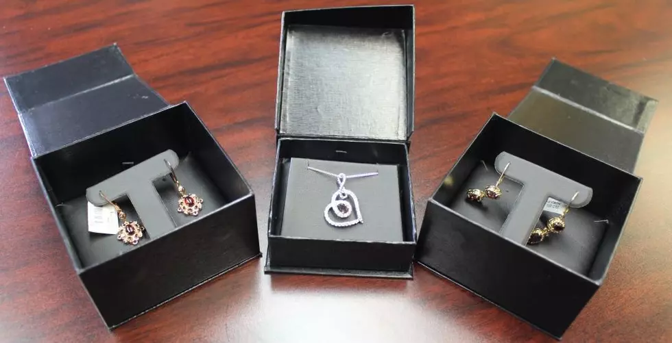 Meet This Week&#8217;s Spring Bling Thing Prize From 102.5 KISS &#038; Samuels Diamonds